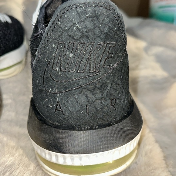 Nike LeBron 16 Low “Black Python” Men’s C1668-004 Size 8.5 - Picture 3 of 10